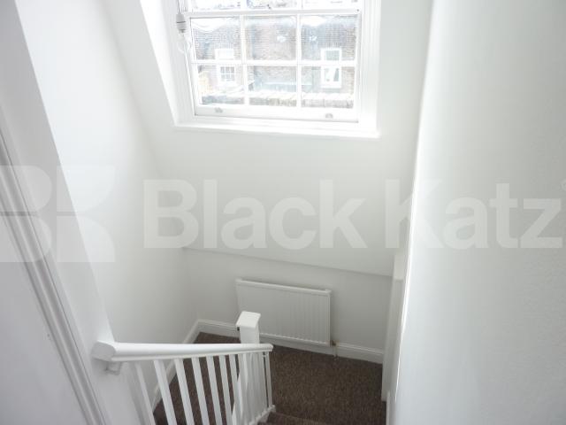 			4 BED/ 2BATH! , 4 Bedroom, 1 bath, 1 reception Flat			 Chepstow Road, BAYSWATER 